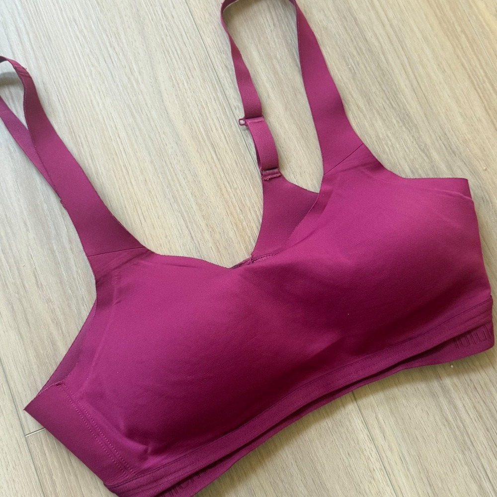 Lululemon Like a Cloud Bra Magenta Pink Light Support Yoga Bra 34B